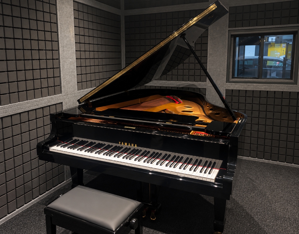 Piano de cola Yamaha G3 profesional en Coda Studio